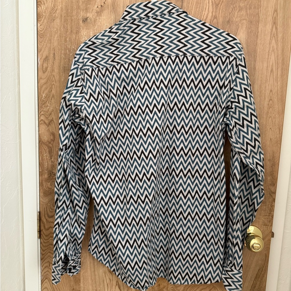 Stylish Black and White Zigzag Men's Shirt - Picture 4 of 4